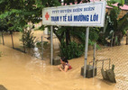 Lũ ống đổ về, nước ngập gần lút đầu người ở Điện Biên