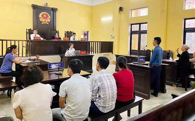Tòa án nhân dân thành phố Yên Bái xét xử một vụ án hình sự.