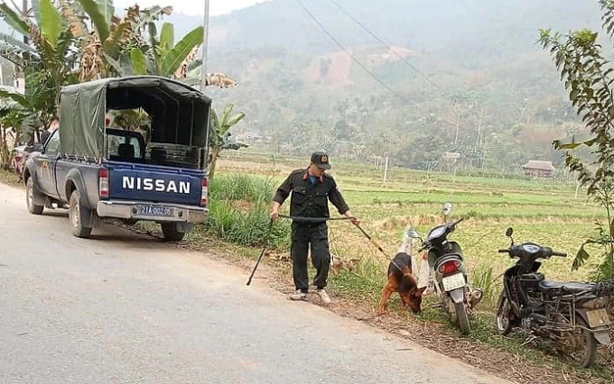 Lực lượng chức năng truy tìm trong ngày 22/3. Ảnh: Hoàng Đức