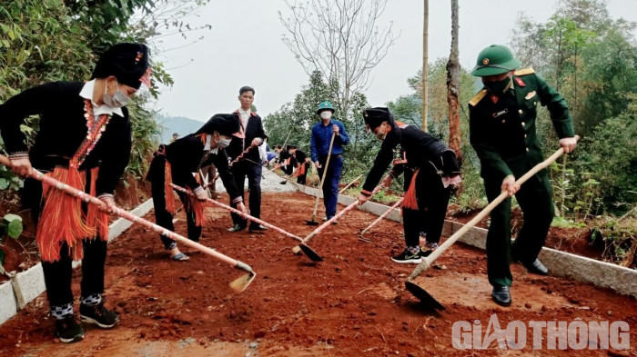 yên bái: Đồng bào dao ở văn yên viết đơn tự nguyện hiến đất làm đường