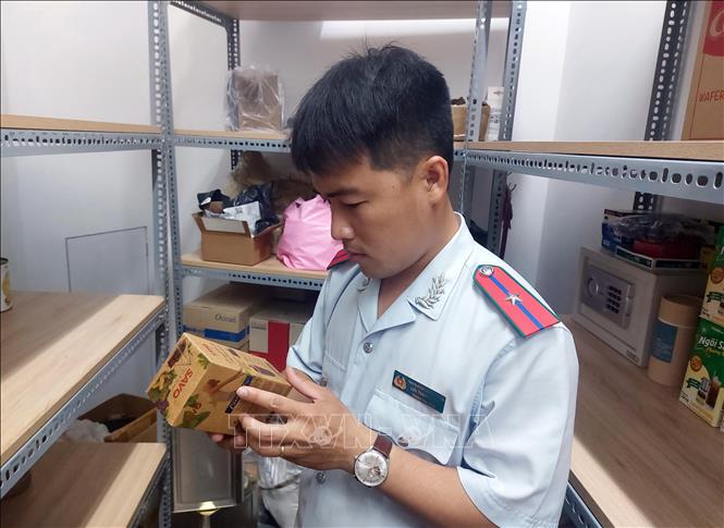 Đoàn kiểm tra liên ngành về vệ sinh an toàn thực phẩm tỉnh Ninh Thuận kiểm tra thực phẩm của các cơ sở sản xuất trên địa bàn thành phố Phan Rang-Tháp Chàm. Ảnh minh họa